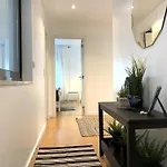 Apartamento Mm3 Modern With Castle View In Baixa-rossio! Free Parking